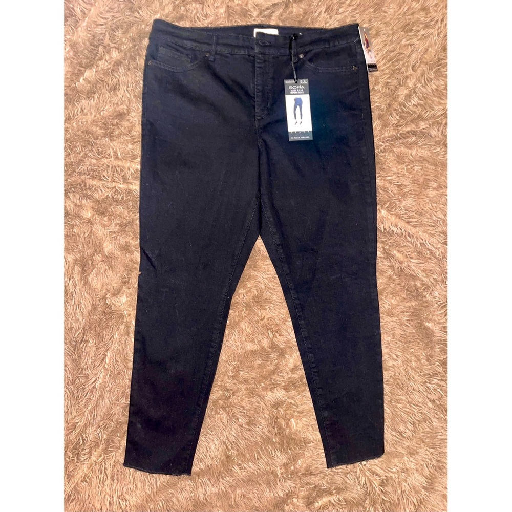 Mid rise Black Skinny Jeans w/ Frayed Hem. Size 16